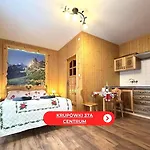 ホームステイ Wesola - Krupowki 37a -centrum ザコパネ