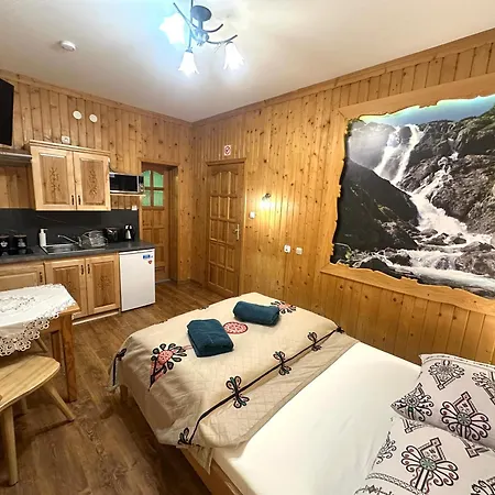 Wesola - Krupowki 37a -centrum منزل للإقامة *