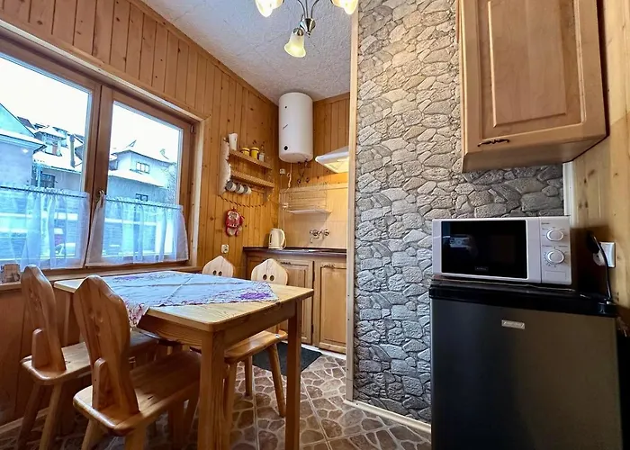 Wesola - Krupowki 37a -centrum منزل للإقامة *